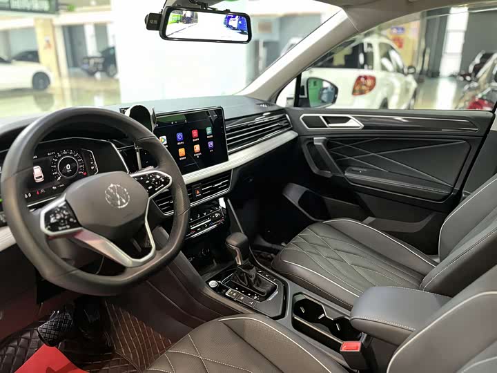 Фото 5 - Volkswagen Tiguan L Hybrid