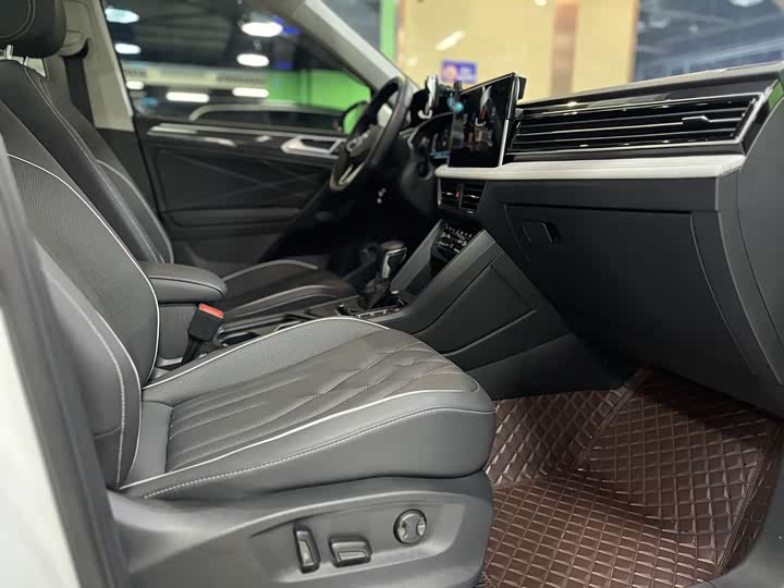 Фото 8 - Volkswagen Tiguan L Hybrid