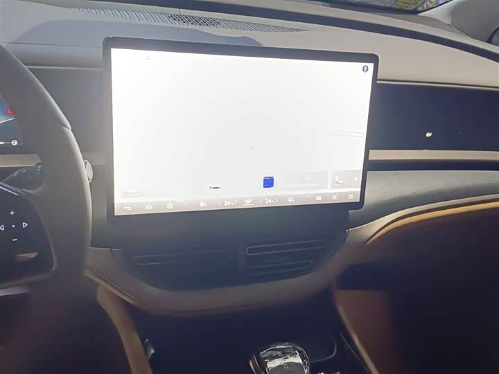 Фото 5 - Denza D9