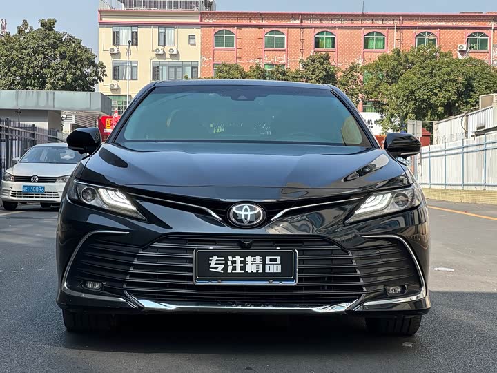Фото 2 - Toyota Camry