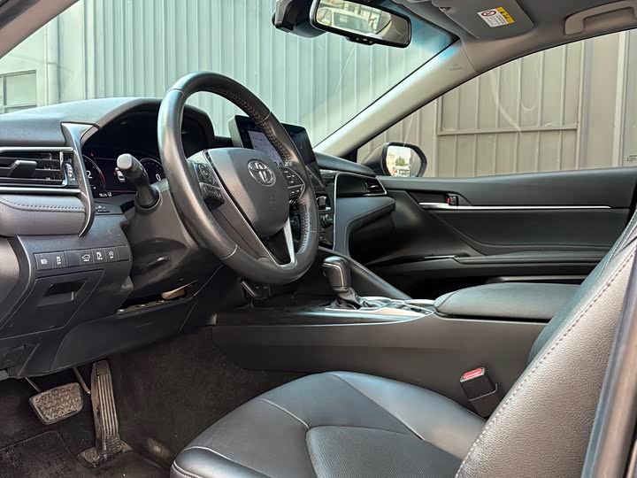 Фото 7 - Toyota Camry