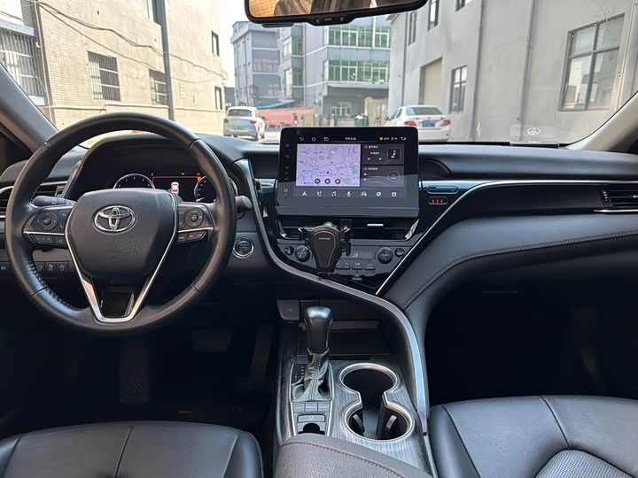 Фото 9 - Toyota Camry