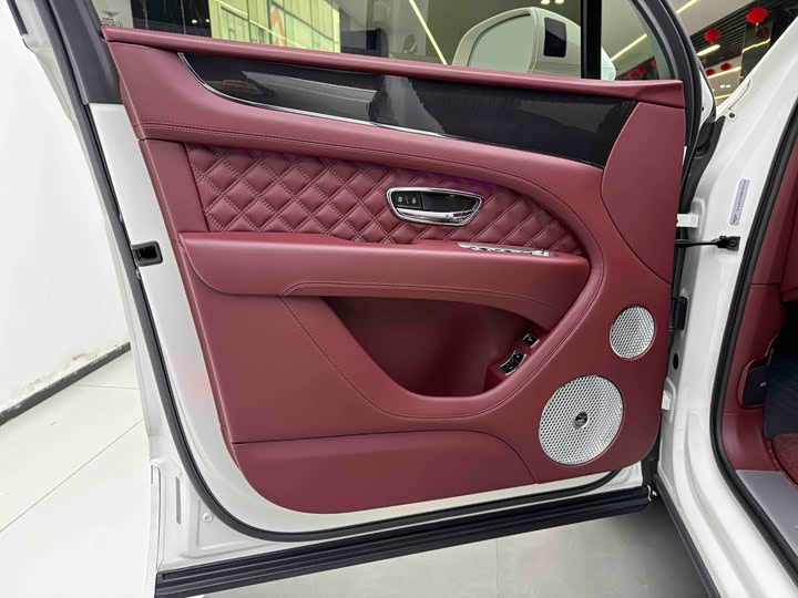 Фото 9 - Bentley Bentayga