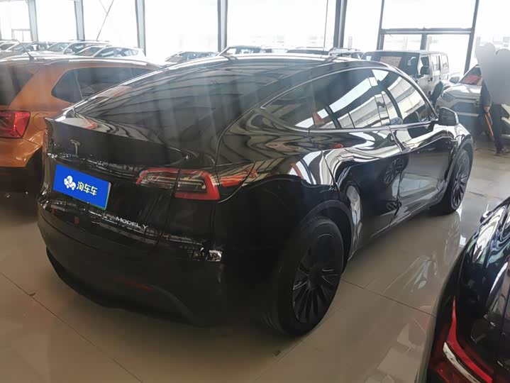 Фото 3 - Tesla Model Y