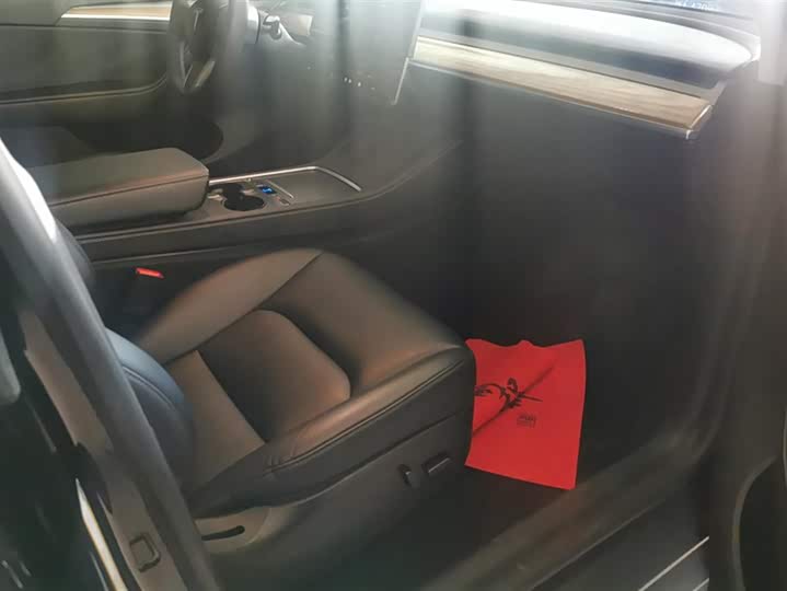 Фото 8 - Tesla Model Y