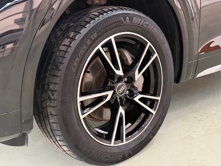 Фото 7 - Audi Q5L