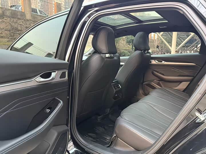 Фото 8 - Geely Preface