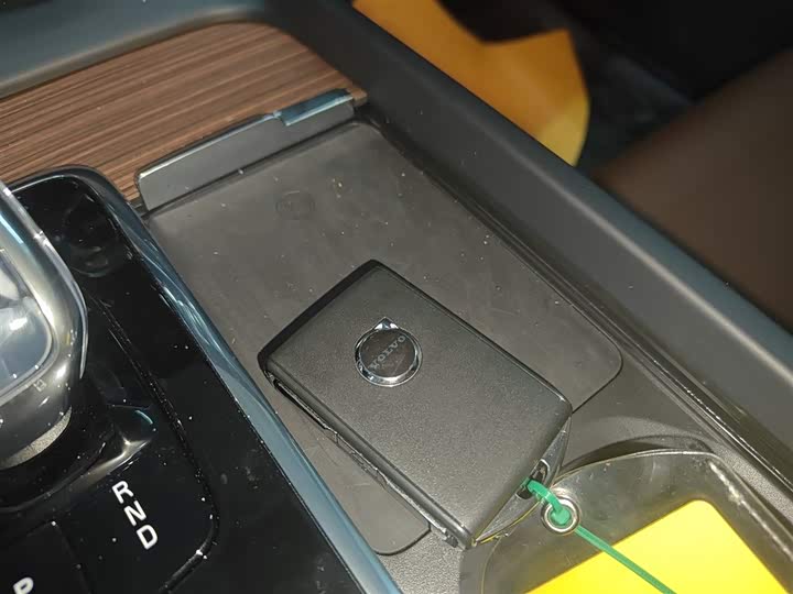 Фото 9 - Volvo XC60 Hybrid