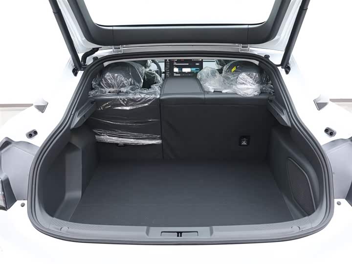 Фото 8 - XPeng Mona M03