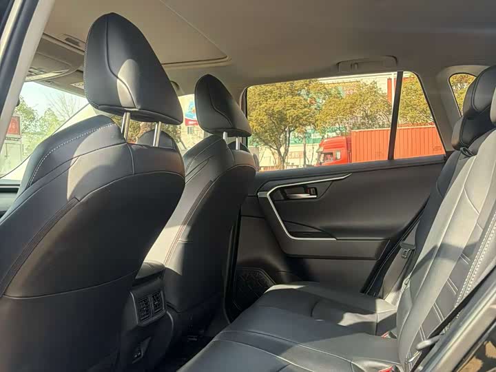 Фото 6 - Toyota Wildlander