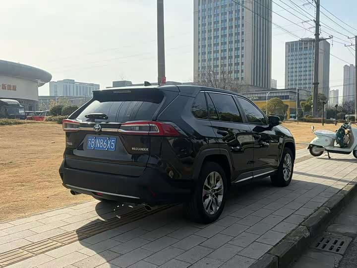 Фото 7 - Toyota Wildlander