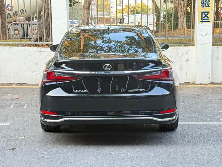 Фото 5 - Lexus ES