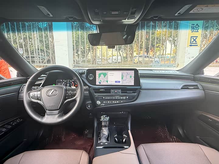 Фото 9 - Lexus ES