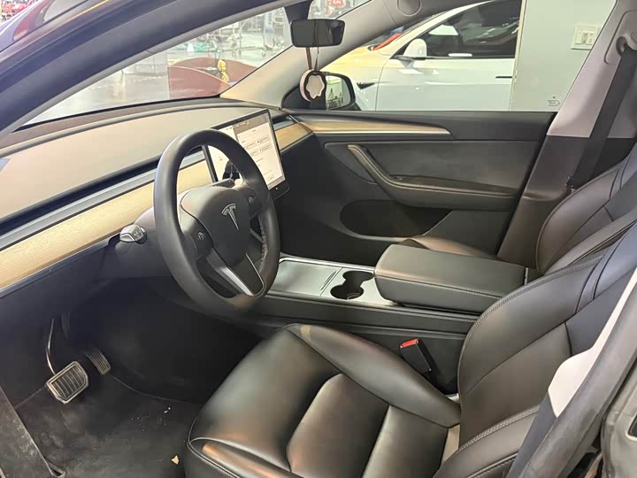 Фото 4 - Tesla Model Y