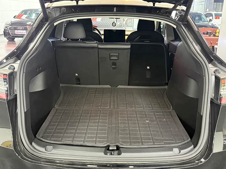 Фото 8 - Tesla Model Y