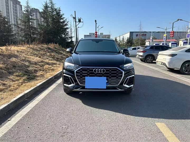 Фото 1 - Audi Q5L