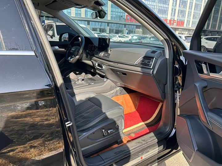 Фото 6 - Audi Q5L