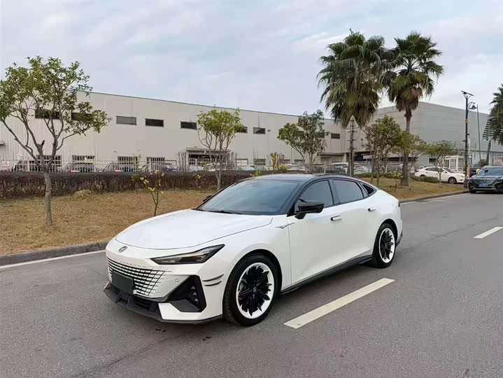 Фото 2 - Changan UNI-V