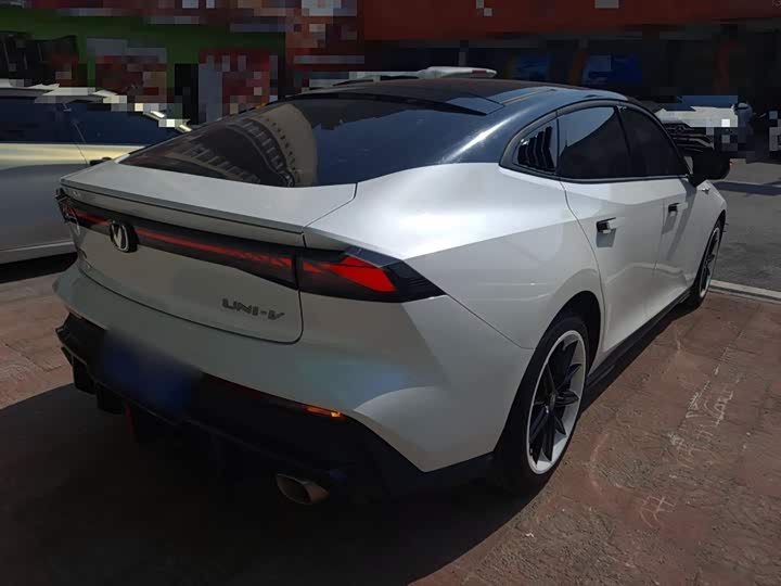 Фото 7 - Changan UNI-V