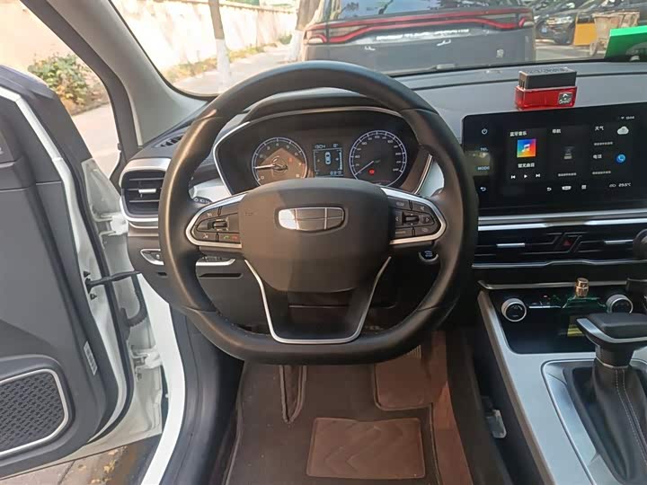 Фото 3 - Geely Coolray