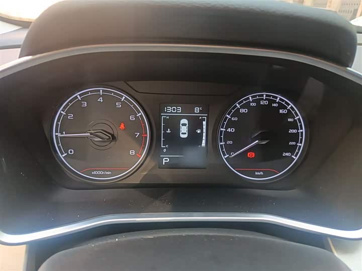 Фото 4 - Geely Coolray