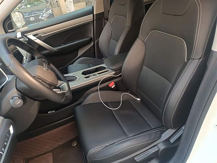 Фото 8 - Geely Coolray