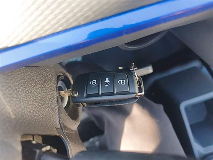 Фото 9 - Dongfeng EM27