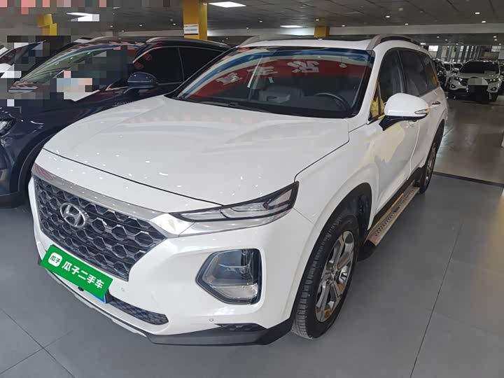 Фото 2 - Hyundai Santa Fe