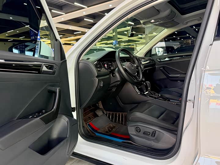 Фото 4 - Volkswagen T-Roc