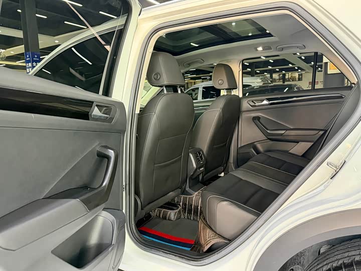 Фото 5 - Volkswagen T-Roc