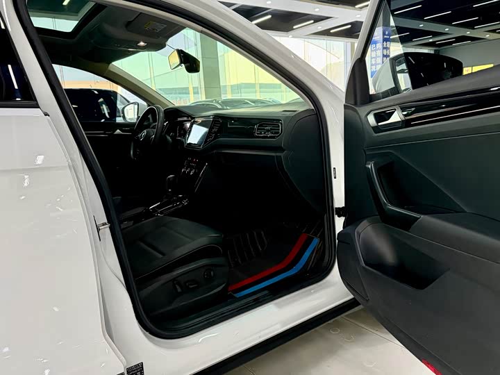 Фото 8 - Volkswagen T-Roc