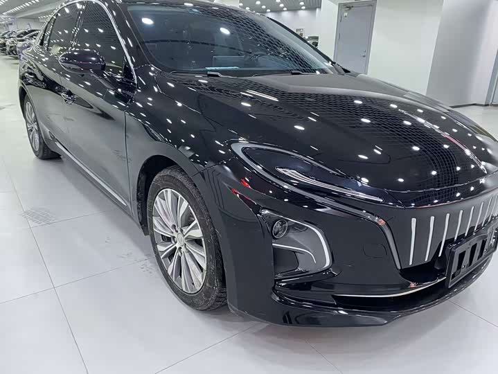 Фото 3 - Hongqi E-QM5