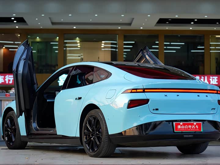 Фото 3 - XPeng P7