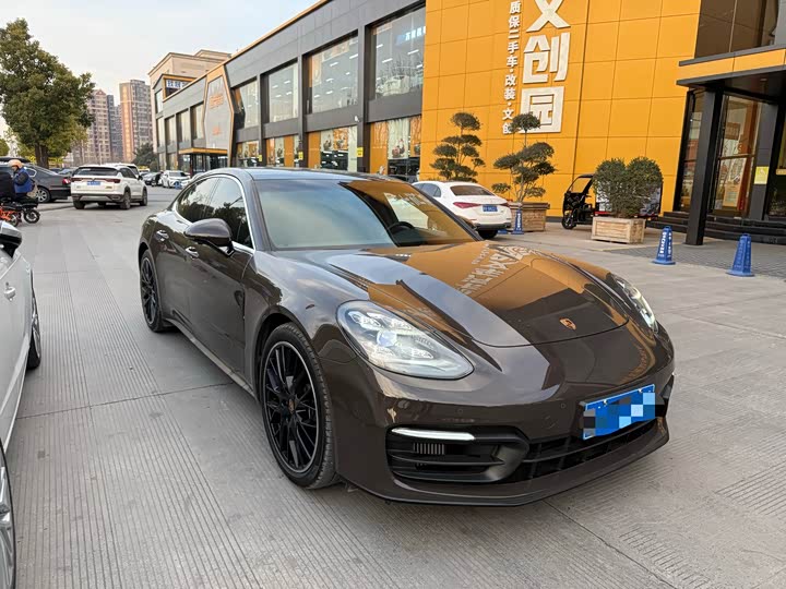 Фото 2 - Porsche Panamera