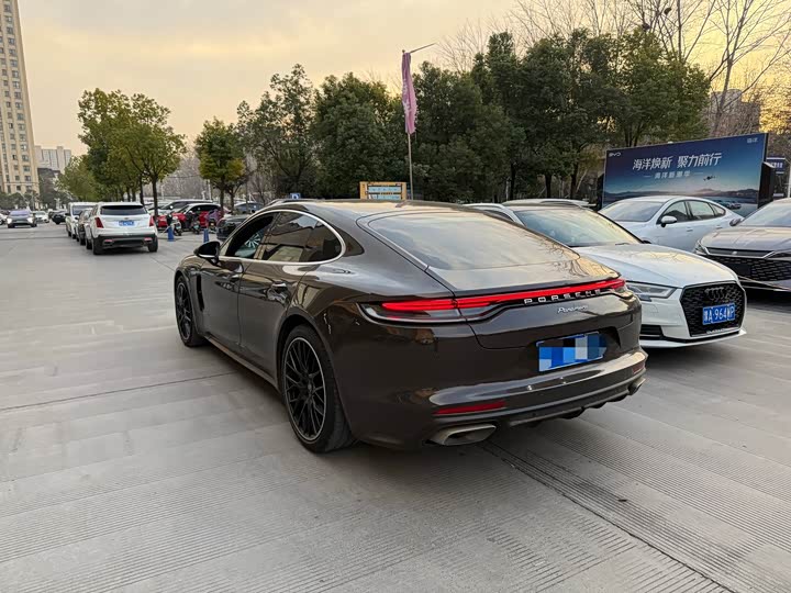 Фото 3 - Porsche Panamera
