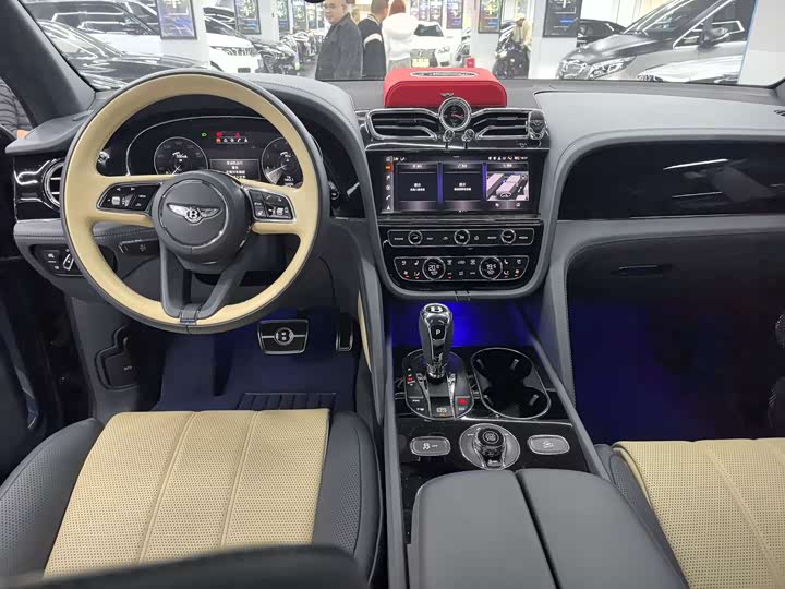 Фото 8 - Bentley Bentayga