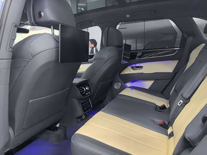 Фото 9 - Bentley Bentayga