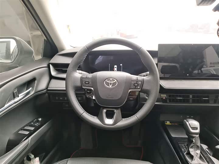 Фото 3 - Toyota Camry