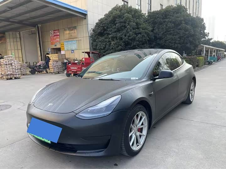 Фото 1 - Tesla Model 3