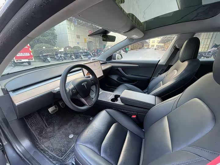 Фото 4 - Tesla Model 3