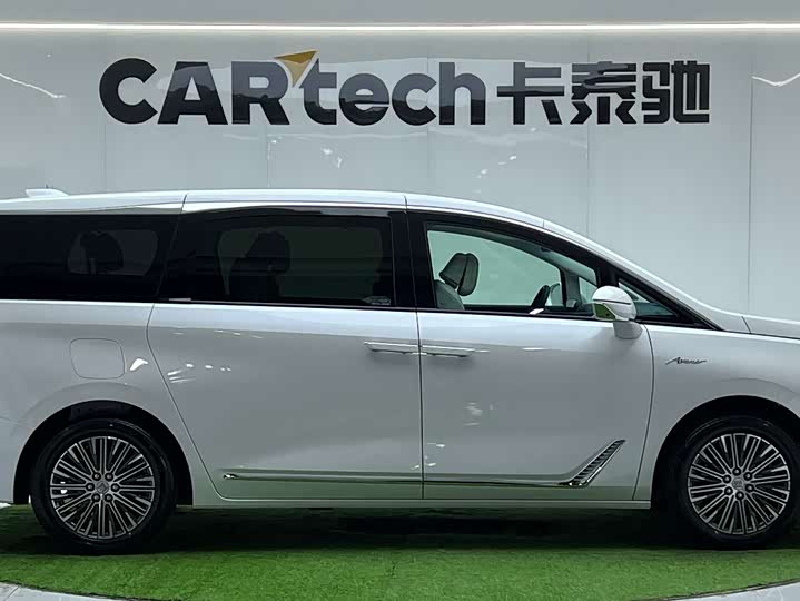 Фото 3 - Buick GL8 Hybrid