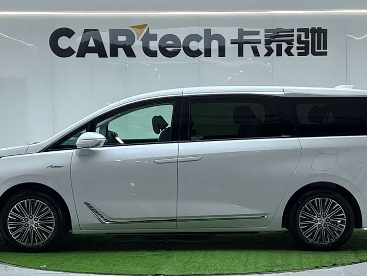 Фото 5 - Buick GL8 Hybrid