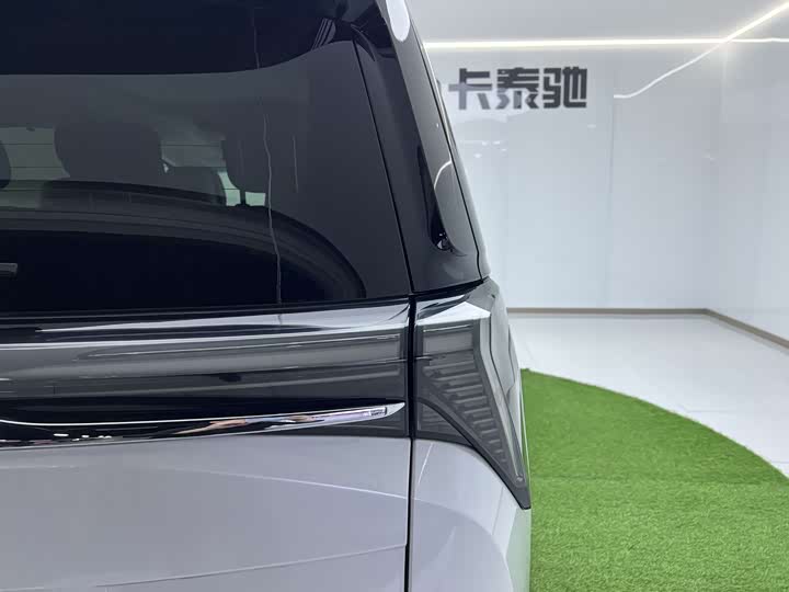 Фото 9 - Buick GL8 Hybrid