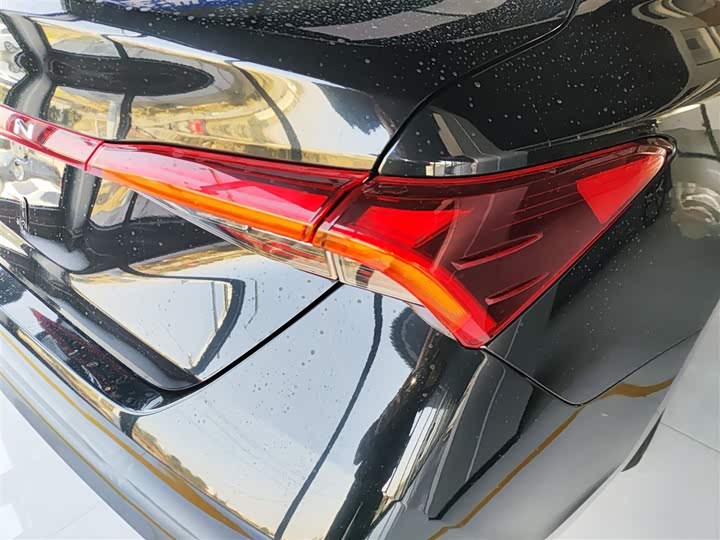 Фото 8 - Toyota Avalon