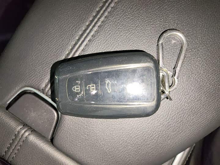 Фото 9 - Toyota Avalon