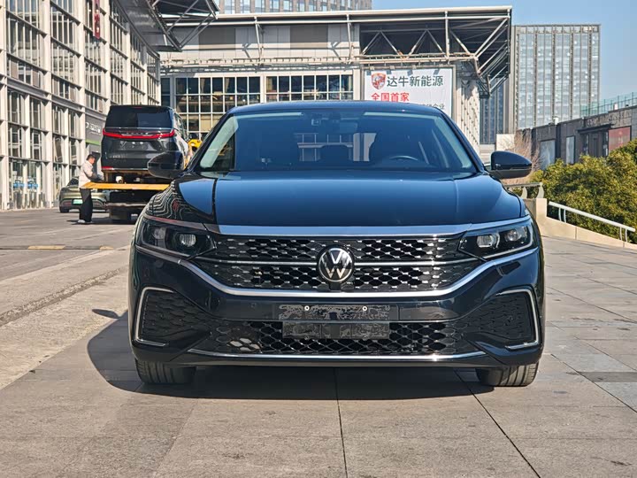 Фото 2 - Volkswagen Passat