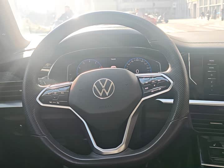 Фото 9 - Volkswagen Passat