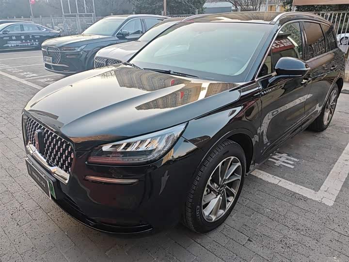 Фото 2 - Lincoln Corsair Hybrid