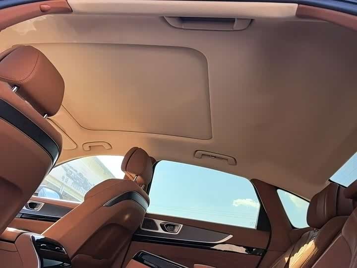 Фото 8 - Hongqi H9