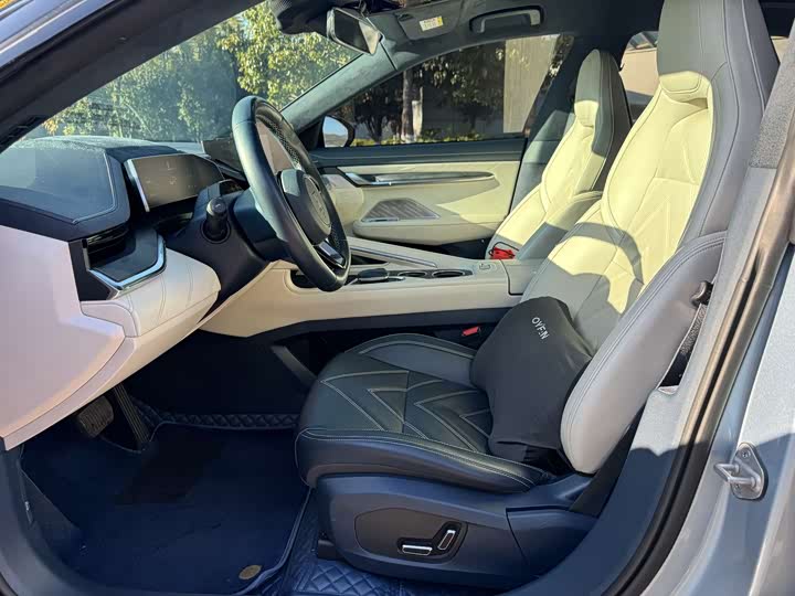 Фото 4 - Zeekr 001